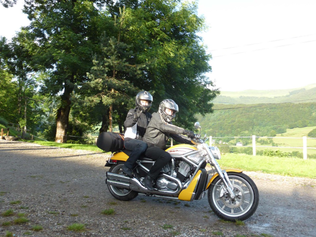 gite du puy mary-cantal-moto (1)