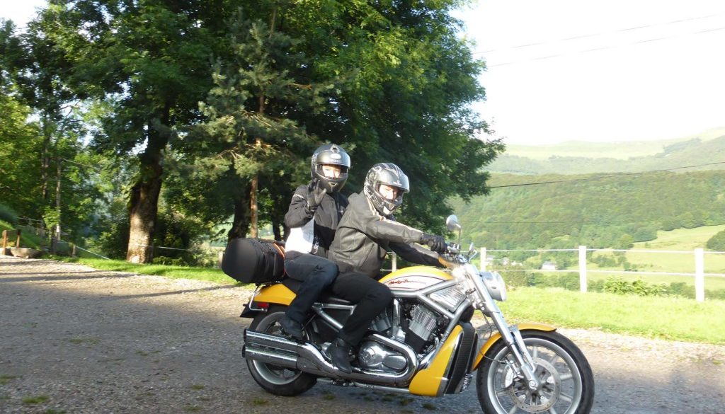 gite du puy mary-cantal-moto (1)